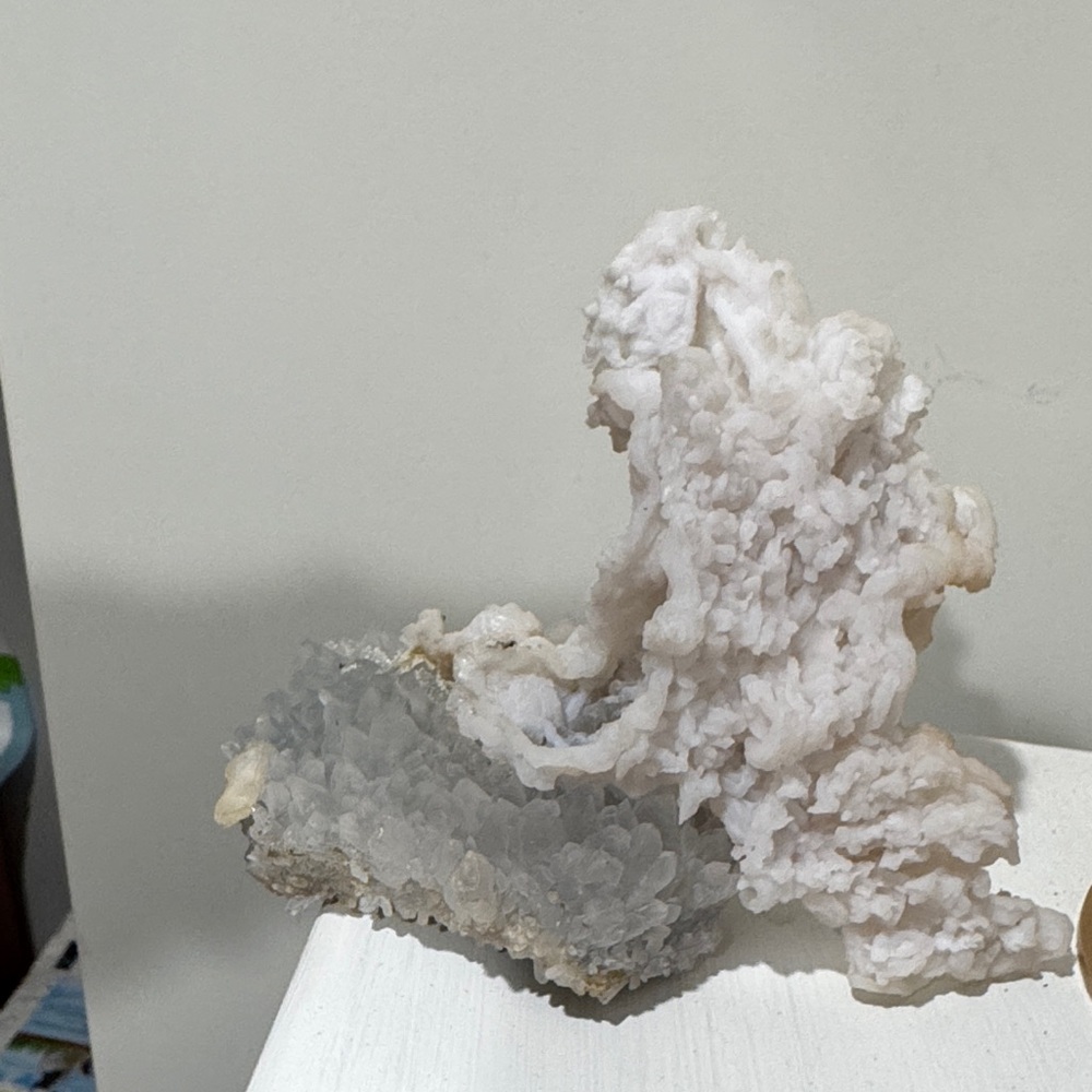 Elegant White and Gray Crystal Sculpture